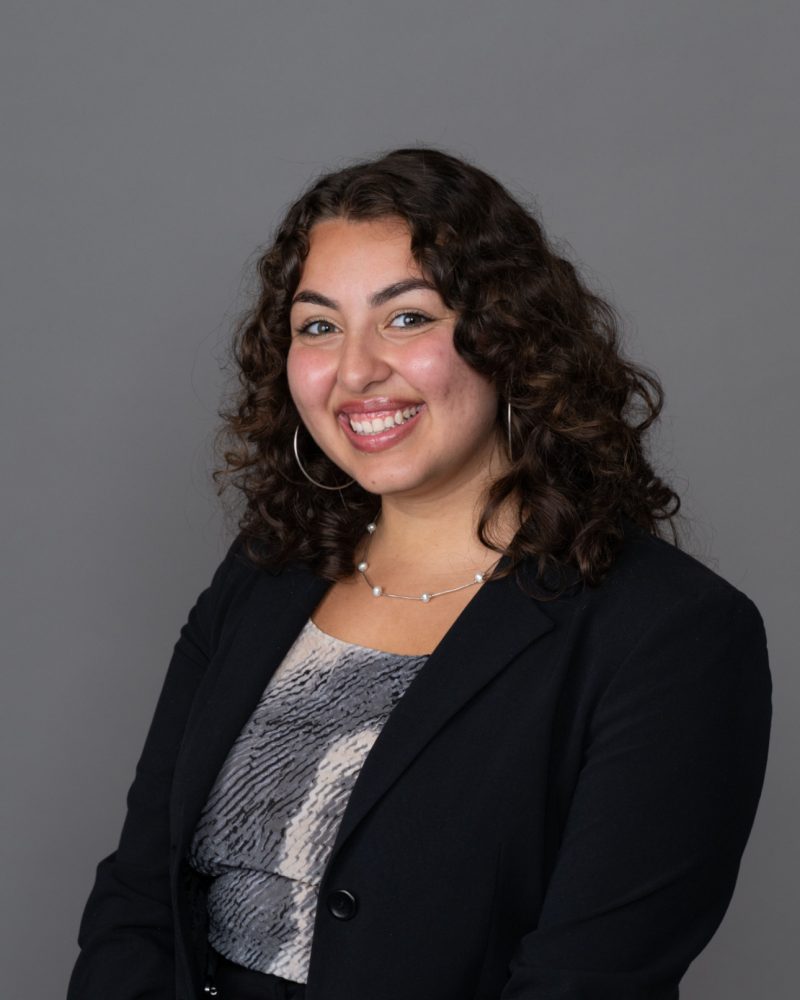 Elizabeth Abraham Headshot